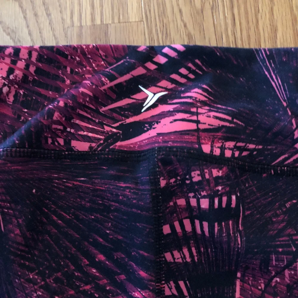 Old Navy Patterned Crop Leggings - Small - Picture 2 of 3